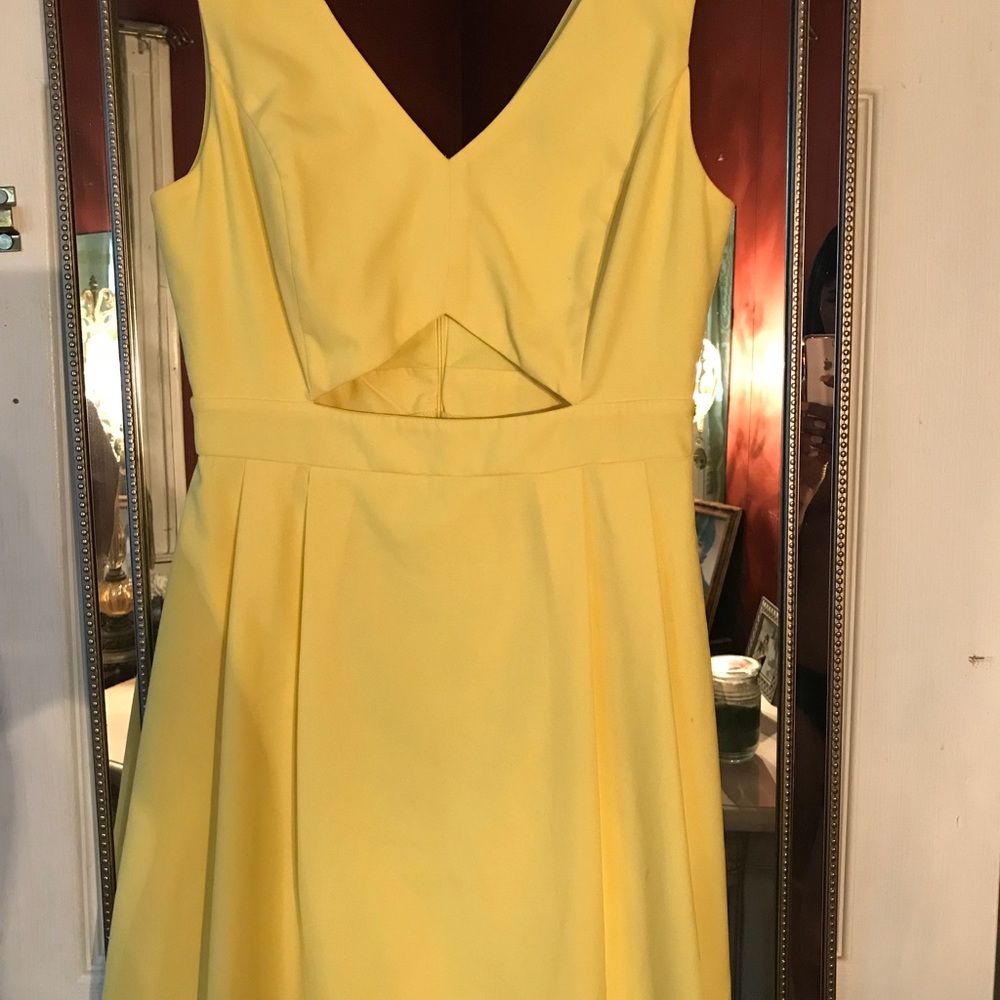 Yellow dress - Picture 2 of 3